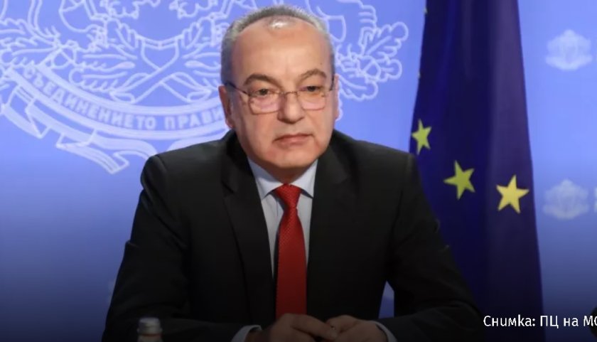 Орязването на разходите за заплати не важи за военни, полицаи, лекари и учители 