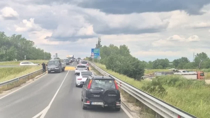 Катастрофа и разсипан товар блокираха Околовръстното на Пловдив