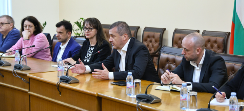 МС разработва план да осигури и най-затънтените места с интернет