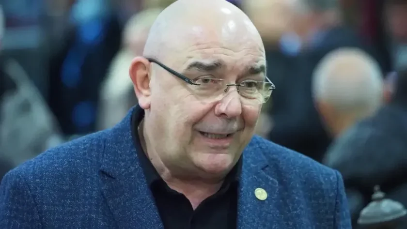 Сърменов изгони "неадекватни" журналисти от премиера в Сатирата