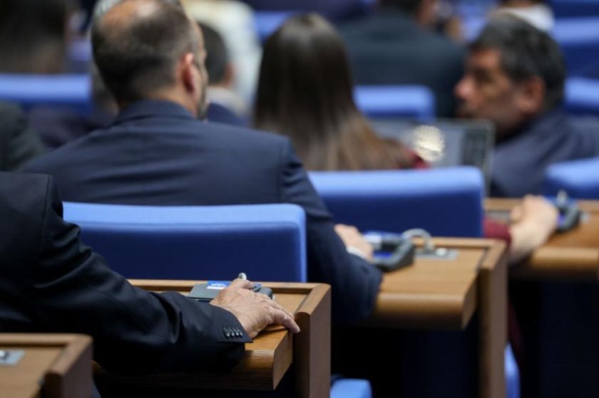 Новите правила в парламента: Какво ще се промени за депутатите?