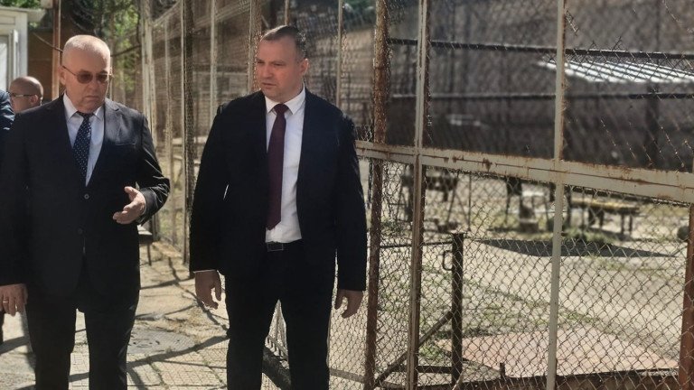 Проверяват условията за труд в затворите