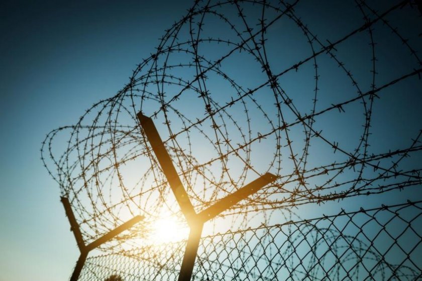 В Благоевград разследват наркогрупа, ръководена от затвора