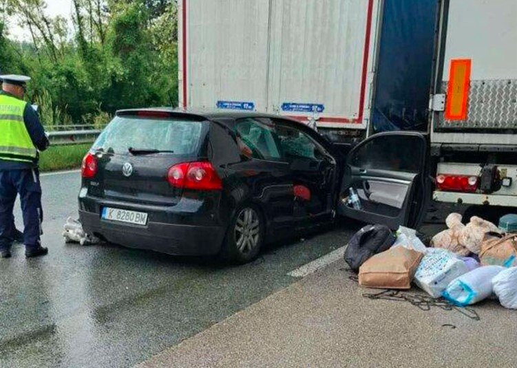 Ад на пътя: Тежка катастрофа край Ботевград взе жертва
