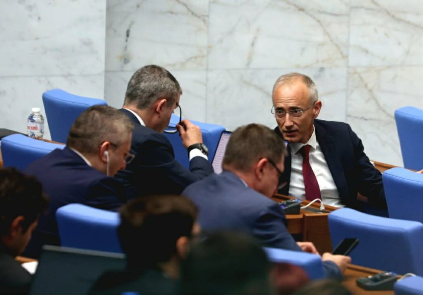Депутатите няма да излизат във ваканция по време на кампания