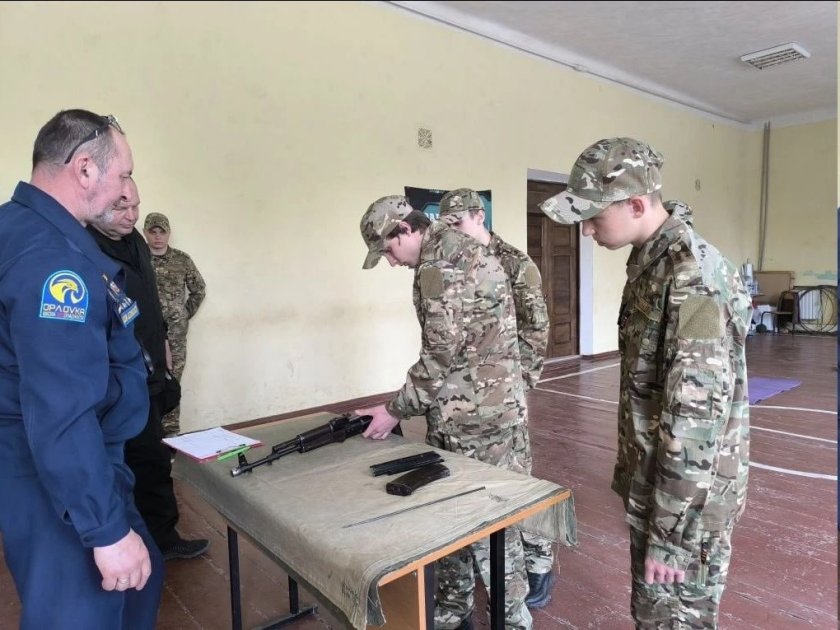 Прокълнатата азиатска кочина винаги е канибализирала своите деца