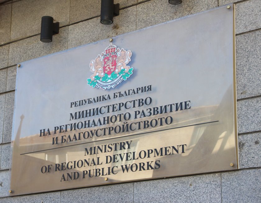 Министри и експерти на извънредна среща за незаконните строежи до Варна