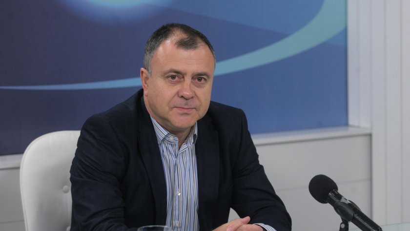 Александър Велев е шефът на БНР, разследван от КПКОНПИ