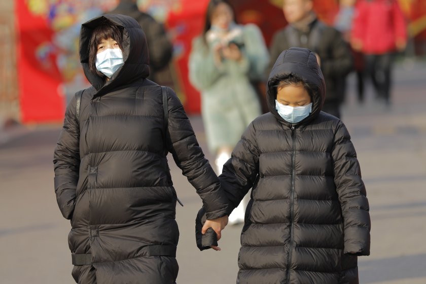 Китайски учени: Новият вирус вече се предава от човек на човек