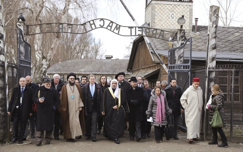Историческо! Евреи и мюсюлмани прекрачиха заедно Аушвиц (СНИМКИ)