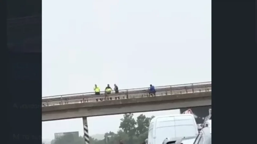 Мъж от ромски произход заплаши да се самоубие при АМ