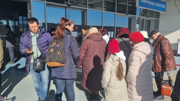 Удължават закрилата на украинските бежанци, но само на тези под 23 и над 60 г.