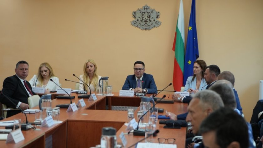 Пулев намалява административната тежест за граждани и бизнес