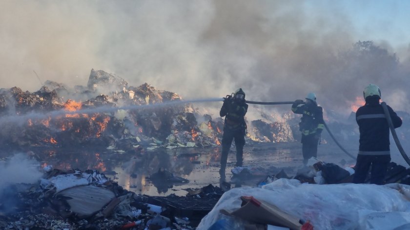 Пожарът край Стара Загора е овладян