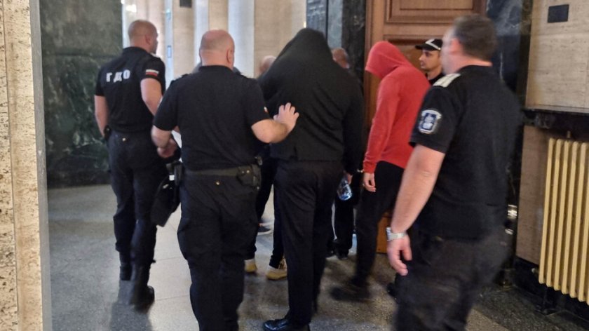 Оставиха в ареста петима от наркодилърите от &bdquo;Дружба&rdquo;