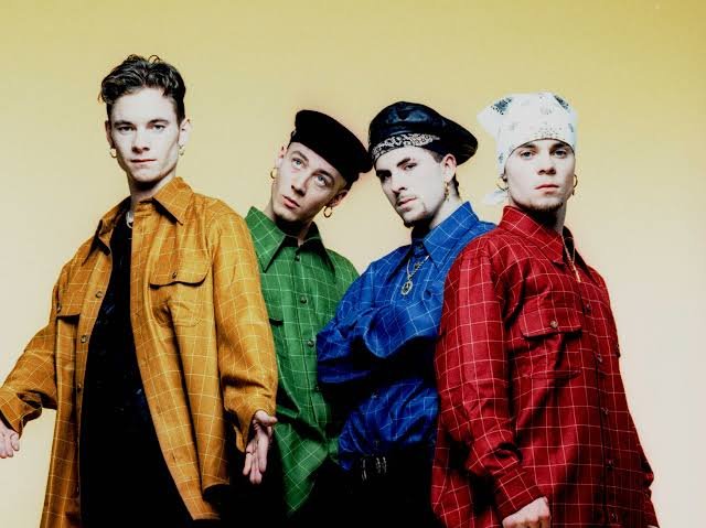 East 17 забиват в София