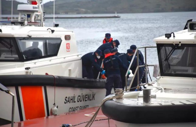 Неизвестни атакуваха турски рибарски кораб в Черно море, двама души са убити