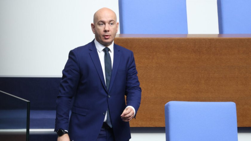 Ангел Георгиев "хвърля" имунитета: Бях блъскан, душен и бит от полицая