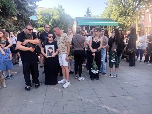 Изключиха от училище 15-годишния Димитър, паднал по време на наркопартито 