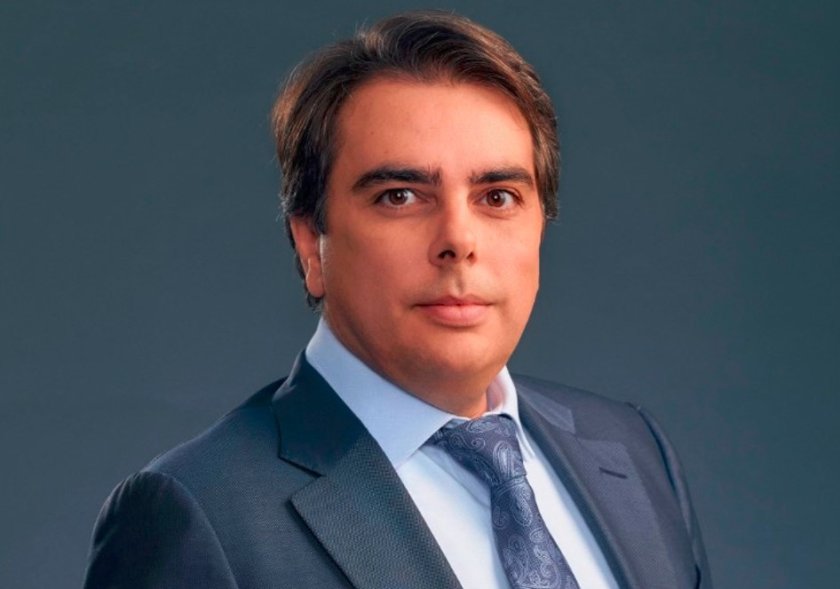 Асен Василев: ГЕРБ ни държаха на постна пица, Радев ни сложи на капково напояване