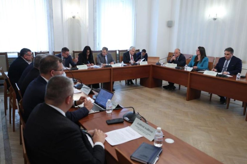 Службите знаят местоположението на собственика на КУБ Олег Невзоров
