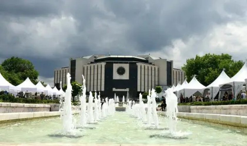 НДК отговори на културния министър: Дружеството работи на печалба