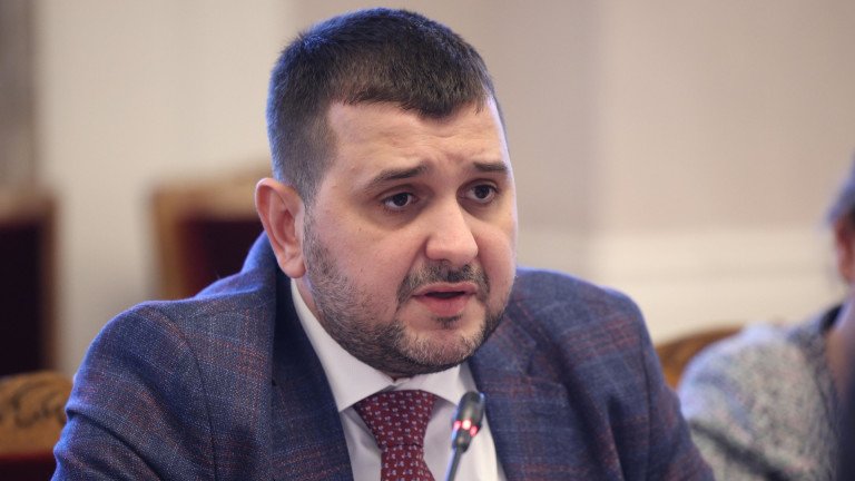 Фаворитът на ген. Атанасов - Йордан Иванов се пусна за лидер на ДСБ