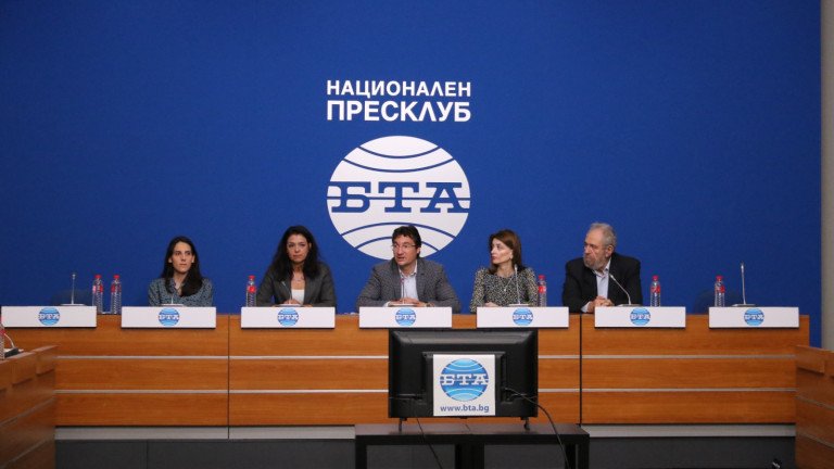 Крум и Ваня Григорова тръгнаха на битка срещу фондовете за втора пенсия 