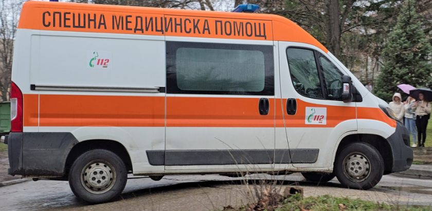 Малолетно дете е в критично състояние в болница след падане