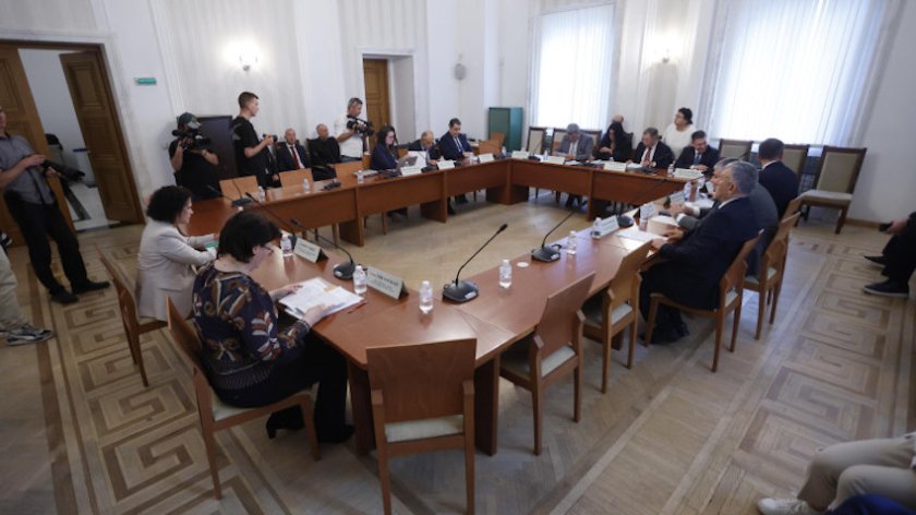 Връщат на президента специализирания транспорт от НСО