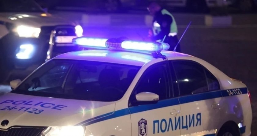 15-годишен се заби с кола в стълб, пет непълнолетни момчета са ранени