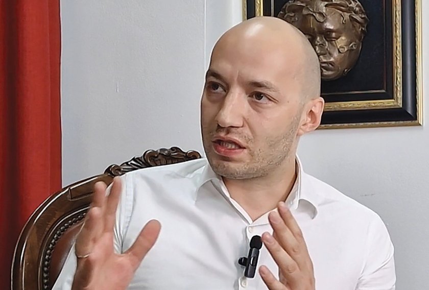 Има ли топки кабинетът "Радев" за реални реформи