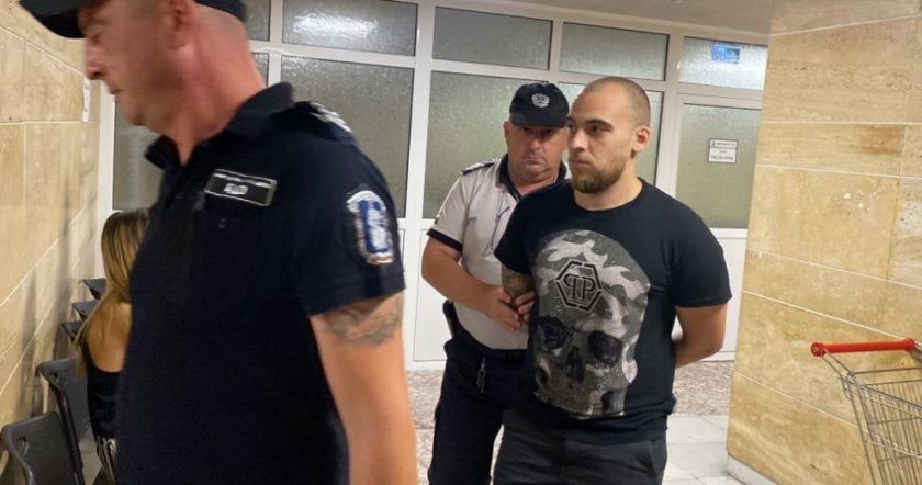 Денис, ръгал жена си с отвертка и горил с цигара, ще лежи 10 г. в затвора