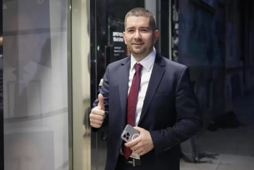 Коце разката Малкия Мраз: Василев, помниш ли как ме молеше да станеш депутат от "Възраждане"?