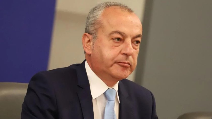 Кабинетът замразява минималната заплата до 2028 г.