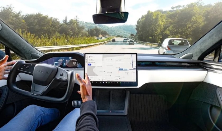 Tesla на автопилот се блъсна в къща и уби човек