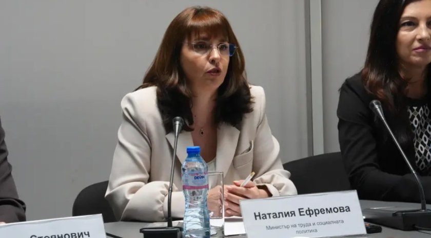 Социалният министър: Не може държавните чиновници да плащат осигуровки без гаранции