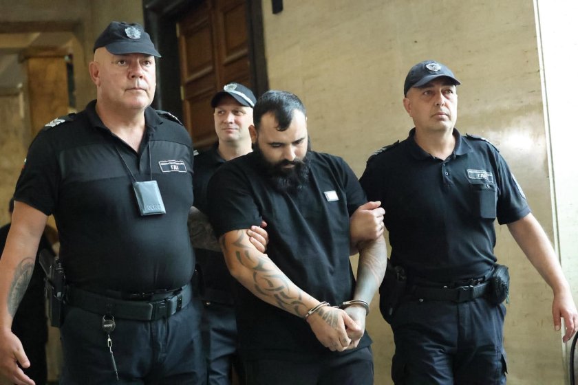 Трима от &bdquo;Калашниците&rdquo; остават в ареста (СНИМКИ)