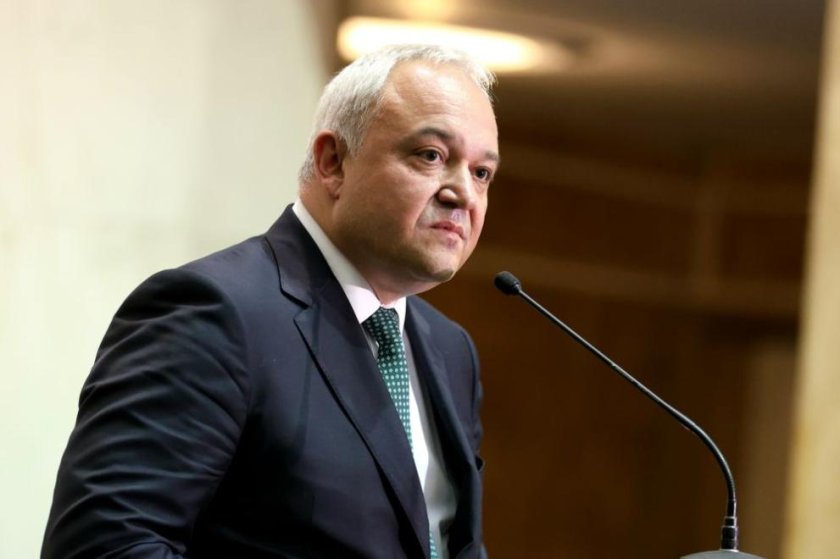 Демерджиев: Зад фирмите за мантинели прозира фигурата на Бойко Борисов