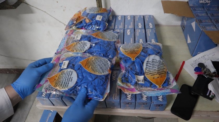 Задържаха мъж с кокаин и 1 500 флакона райски газ в Созопол