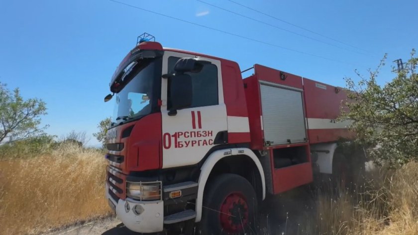 Пламна депо за отпадъци край Созопол