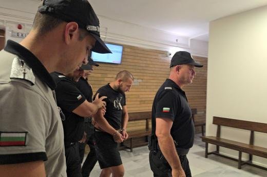 Тройното убийство в Угърчин: Задържаният отрича да е извършител, съвестта му била чиста (обновена) 