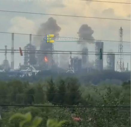 ВСУ ликвидираха и рафинерията в Омск (ВИДЕО)