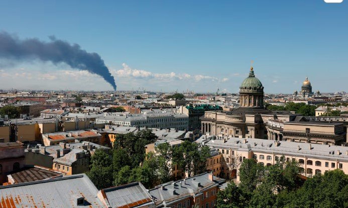 Украйна атакува петролен терминал в Санкт Петербург