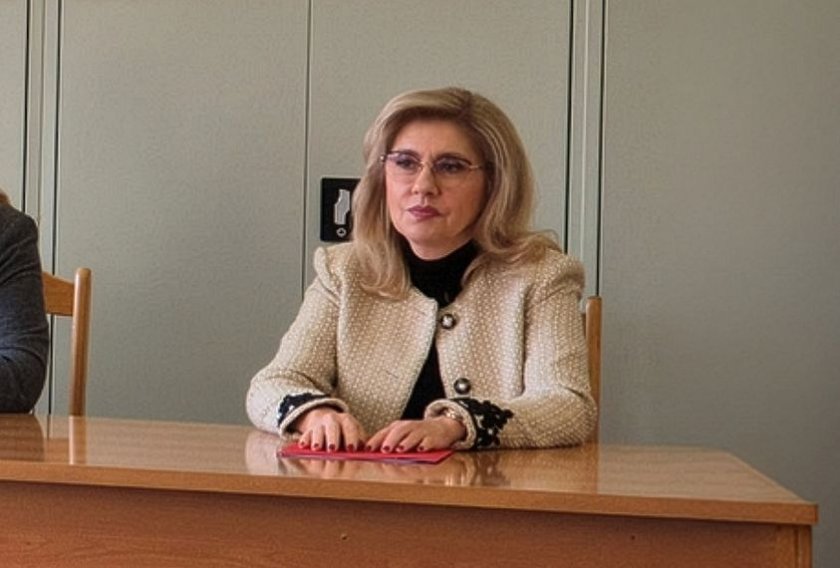 ВСС отложи извънредната точка за отстраняването на Емилия Русинова