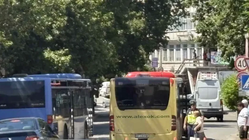 Градски рейс уби жена на пешеходна пътека във Велико Търново