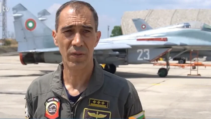 Командирът на "Граф Игнатиево" разкри как са реагирали на сигнала за отвлечен самолет