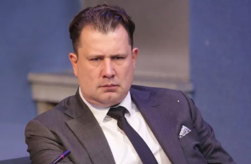 Култово ВИДЕО: Пиян на мотика, посланикът ни в Скопие пее македонски песни 