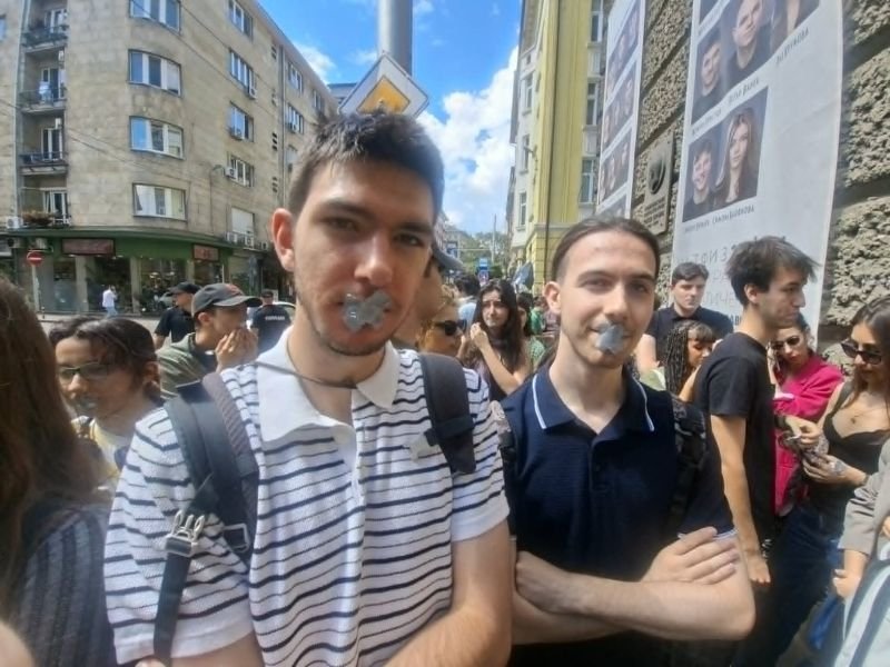 Напрежение пред НАТФИЗ (не заради Волен Сидеров)