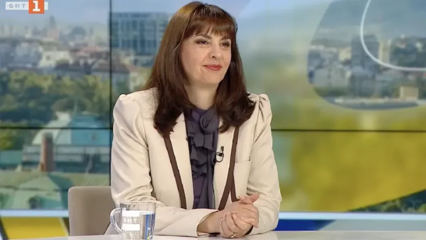 Държавните чиновници ще си плащат осигуровките от 1 август